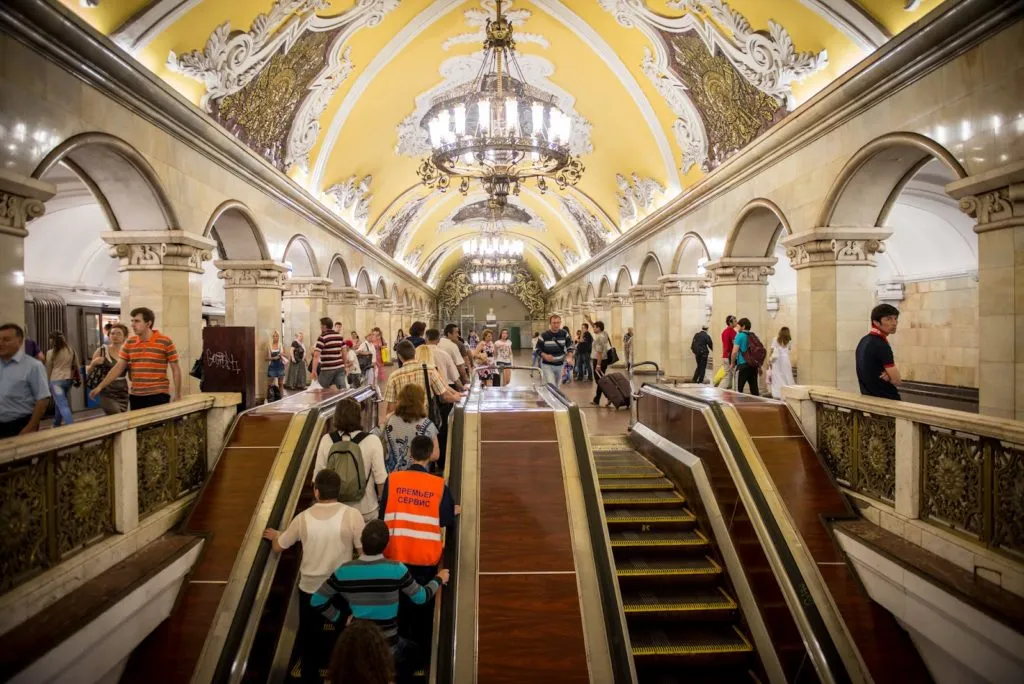 Moscow sở hữu những ga tàu điện ngầm đẹp nhất thế giới
