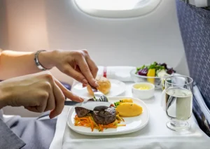Nên ăn gì trước và sau chuyến bay đường dài?